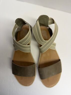 SOREL Women's Beige and Brown Elastic Strap Sandals Size 8